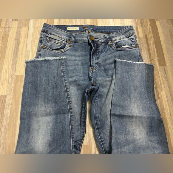 Classic Blue Distressed Jeans Kut from the kloth. Crop straight leg - Picture 2 of 4